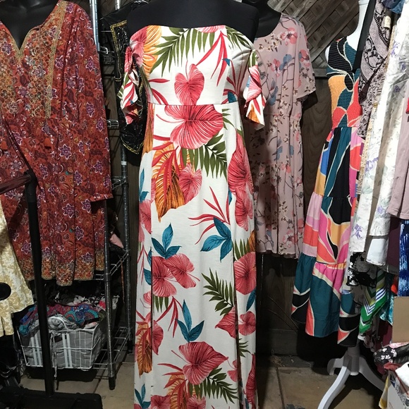 Dresses & Skirts - 🦋nwt maxi dress